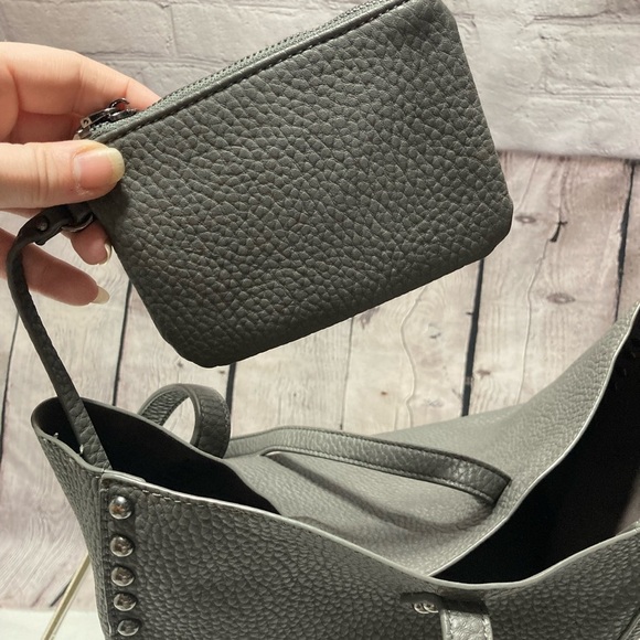 Moda Luxe grey pebbled leather purse - Picture 10 of 13